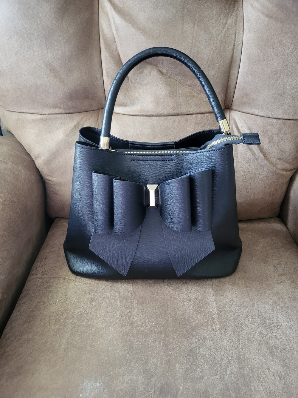 Elegant Black Bow-Accent Women’s Handbag